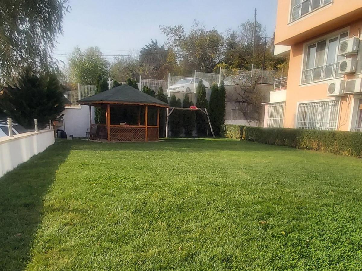 Saint Nicholas Varna Lovely 2 Bedroom Apartment With Sunny Garden Exterior photo